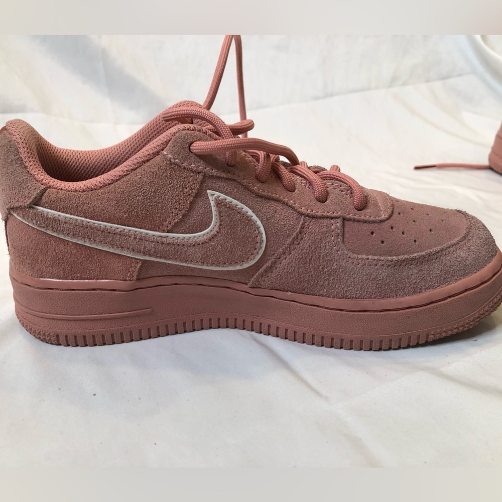 Boys Nike Air Force 1–Size 4Y—Pink Suede - Picture 5 of 12